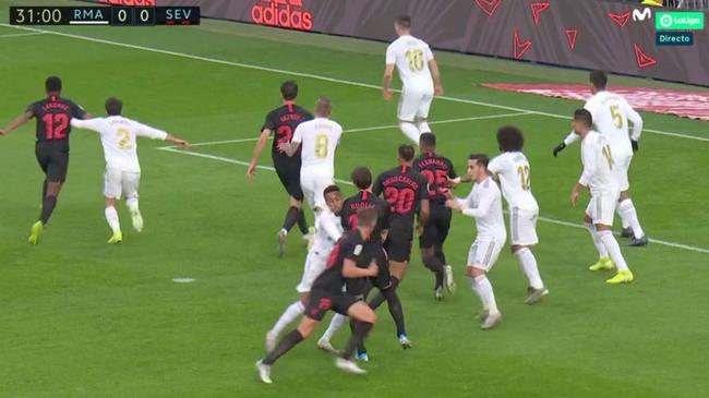  蒙彼利埃凭借争议点球险胜洛里昂  